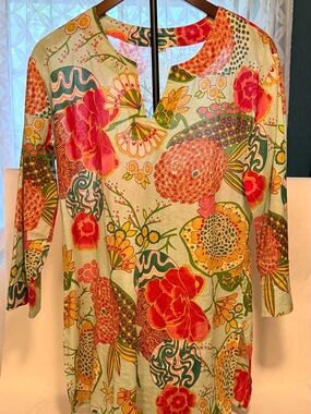 Dolma Floral Split-Neck Tunic Top in Mint with Pink & Yellow Blooms Size M (W18)